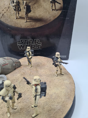 "LOOK SIR, DROIDS" EPISODE IV: A NEW HOPE DIORAMA SIDESHOW COLLECTIBLES